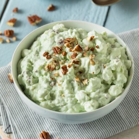 Fluffy pistachio salad